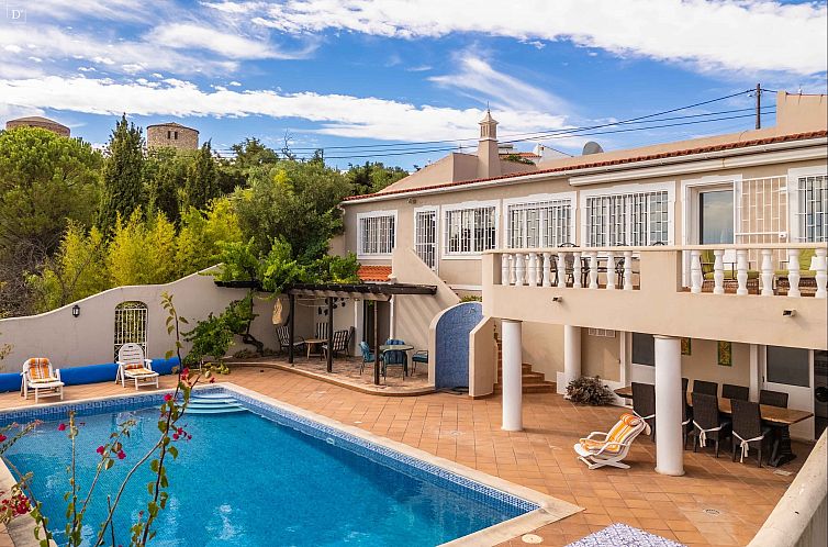 Vrijstaande woning in Estói