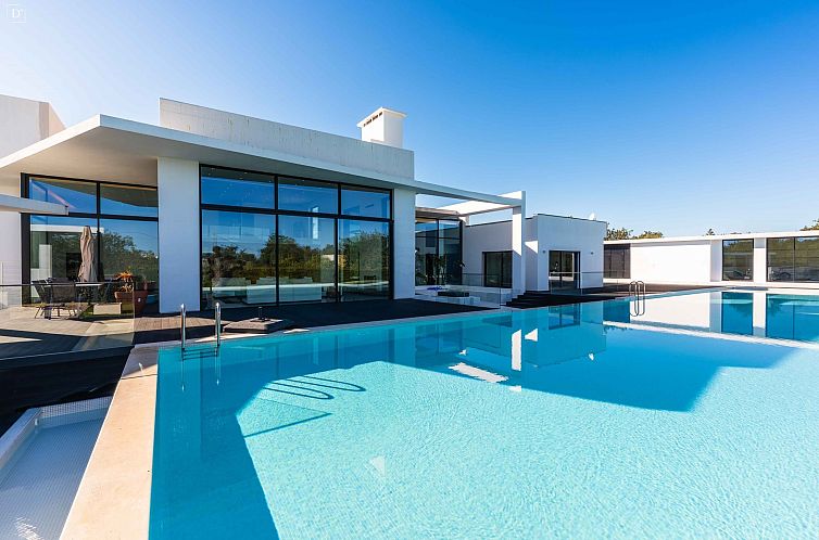 Vrijstaande woning in Estói