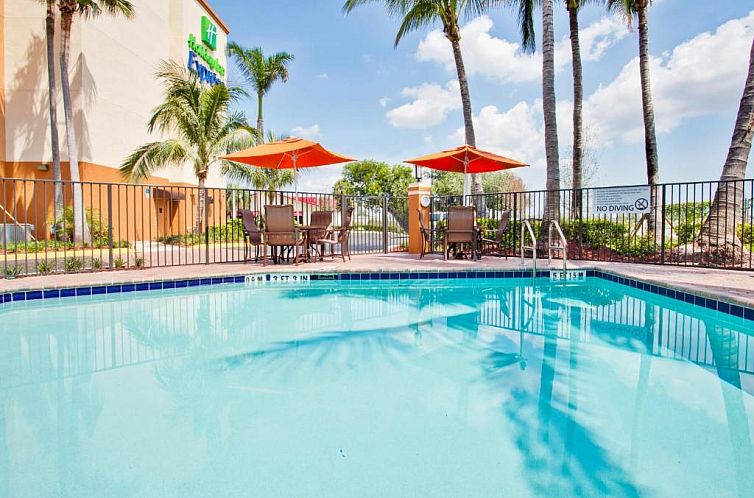Holiday Inn Express and Suites Fort Lauderdale Airport West,