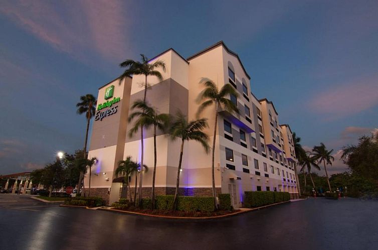 Holiday Inn Express and Suites Fort Lauderdale Airport West,