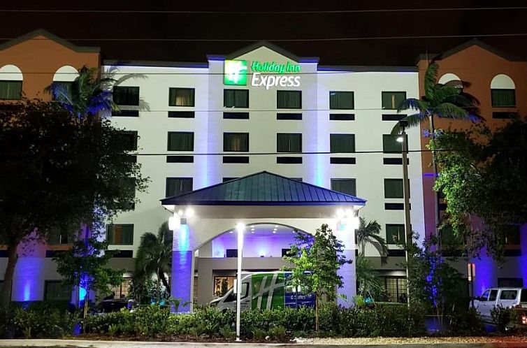Holiday Inn Express and Suites Fort Lauderdale Airport West,