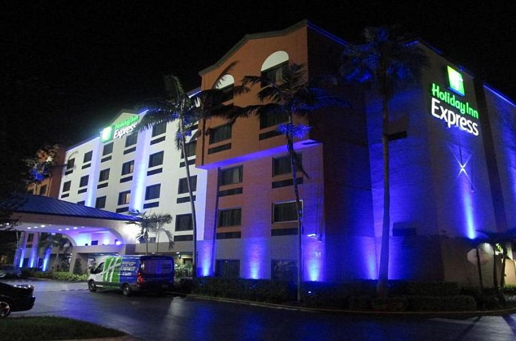 Holiday Inn Express and Suites Fort Lauderdale Airport West,