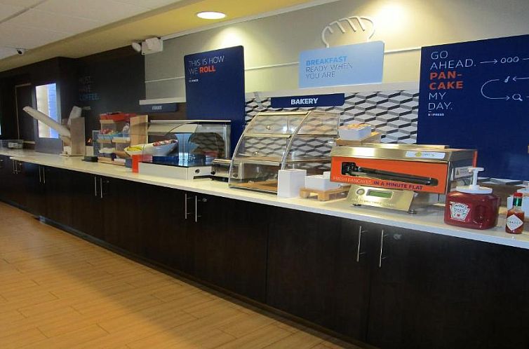 Holiday Inn Express and Suites Fort Lauderdale Airport West,
