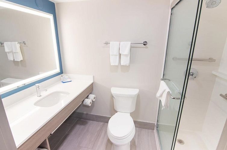 Holiday Inn Express and Suites Fort Lauderdale Airport West,
