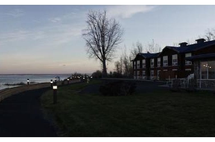 River Lodge and Grill