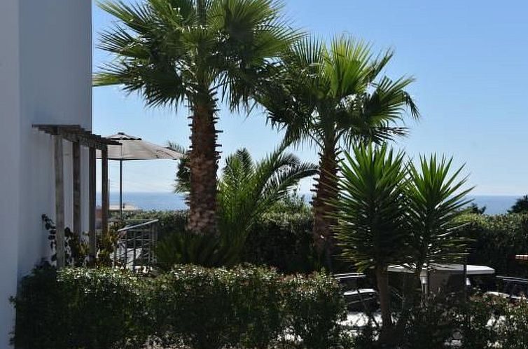 Vakantiehuis Moderne Villa mit privatem Pool und Meerblick