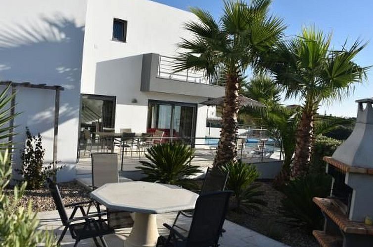 Vakantiehuis Moderne Villa mit privatem Pool und Meerblick