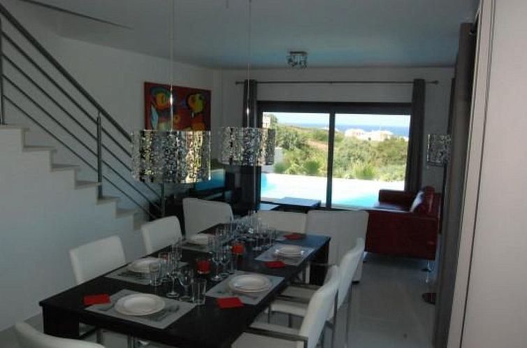 Vakantiehuis Moderne Villa mit privatem Pool und Meerblick