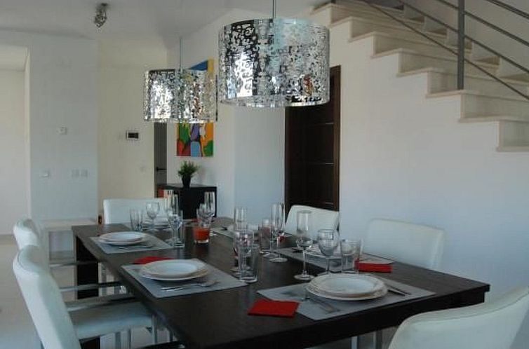 Vakantiehuis Moderne Villa mit privatem Pool und Meerblick