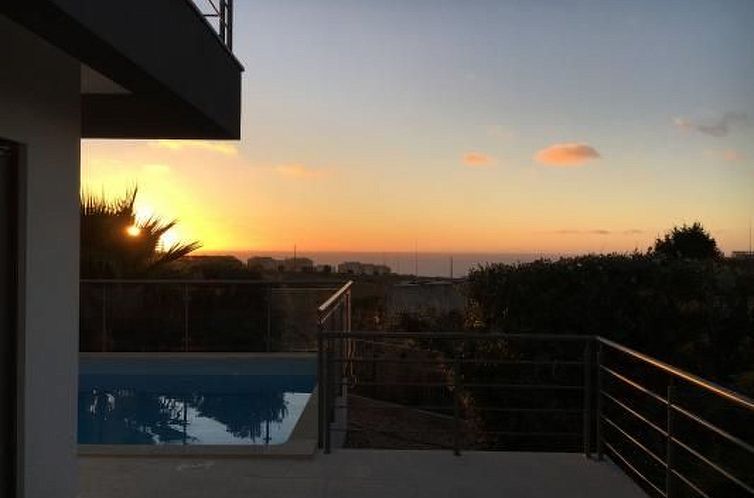Vakantiehuis Moderne Villa mit privatem Pool und Meerblick