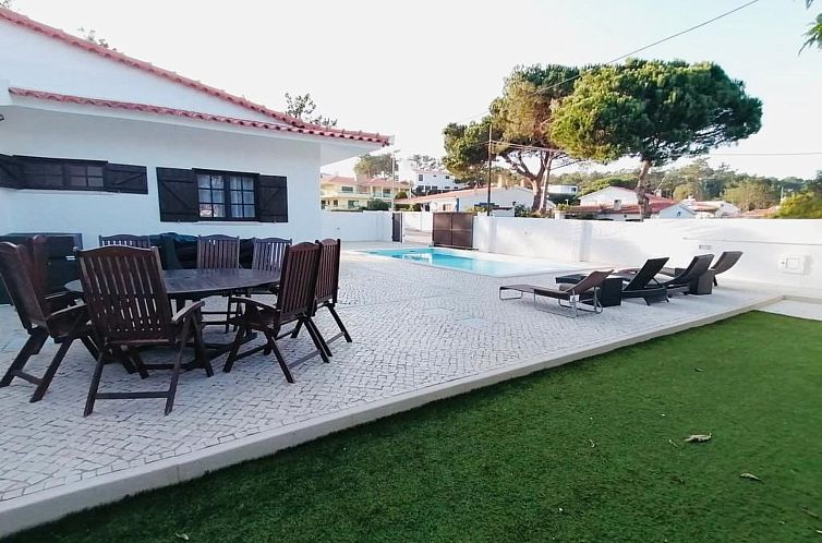 Vakantiehuis Luxuriöse Villa nur wenige Schritte vom Strand