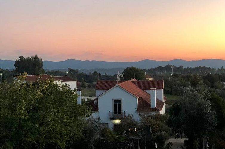 Ontdek de serene omgeving van Huisje in Nesperal, een prachtig vakantieverblijf in het schilderachtige Vale do Tejo, Portugal.