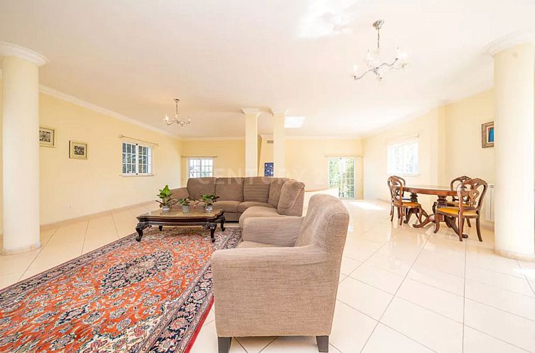 Vrijstaande woning in Setubal