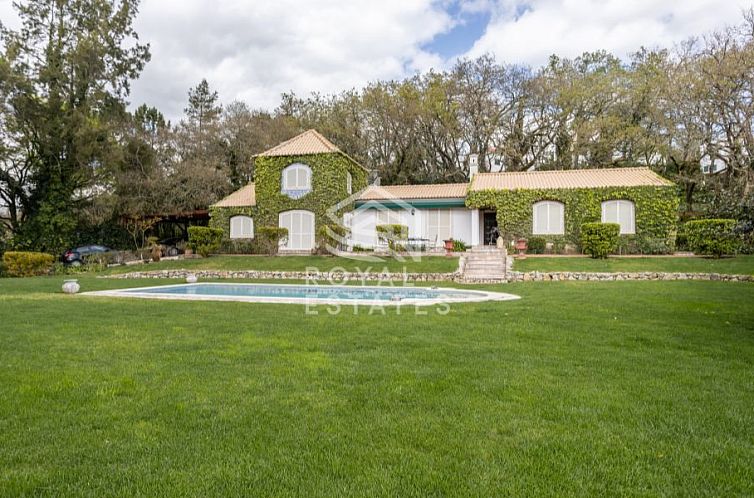 Vrijstaande woning in Milharado