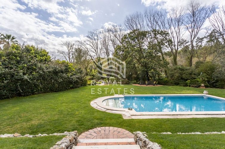 Vrijstaande woning in Milharado