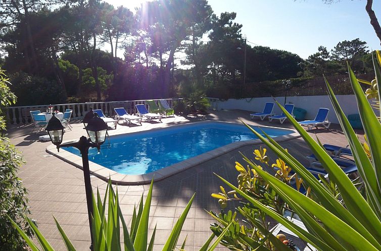 Vakantiehuis Schönes Ferienhaus in Colares mit Privatem Poo