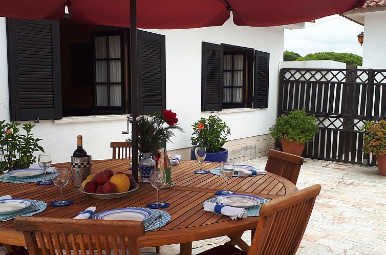Vakantiehuis Schönes Ferienhaus in Colares mit Privatem Poo