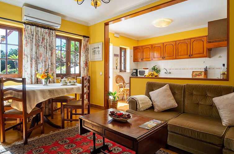 Vakantiehuis Schönes Ferienhaus in Colares mit Privatem Poo