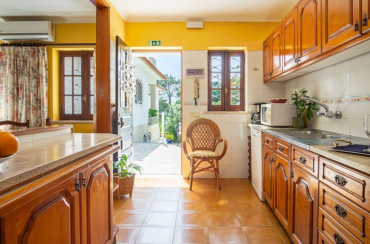 Vakantiehuis Schönes Ferienhaus in Colares mit Privatem Poo