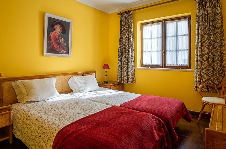 Vakantiehuis Schönes Ferienhaus in Colares mit Privatem Poo