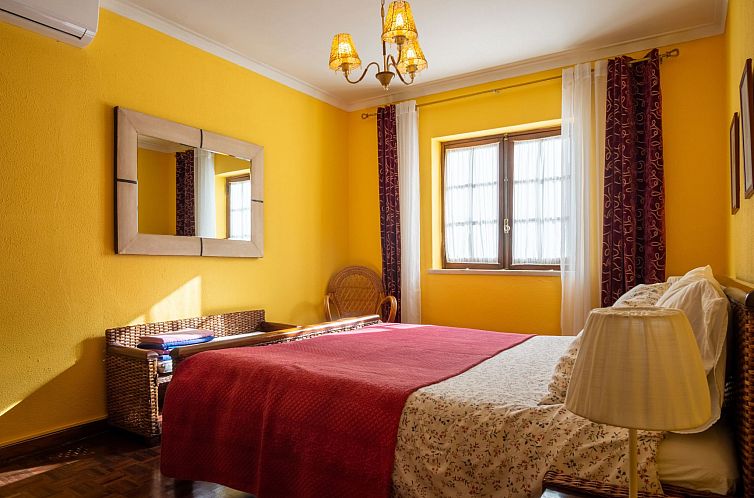 Vakantiehuis Schönes Ferienhaus in Colares mit Privatem Poo