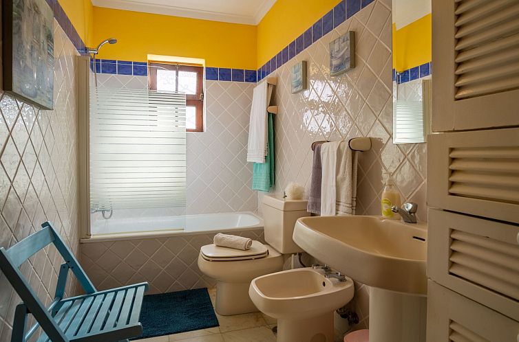 Vakantiehuis Schönes Ferienhaus in Colares mit Privatem Poo