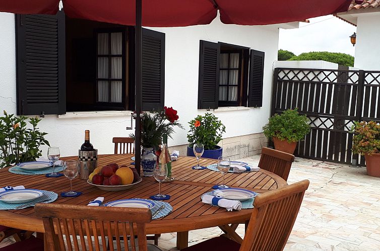 Vakantiehuis Schönes Ferienhaus in Colares mit Privatem Poo