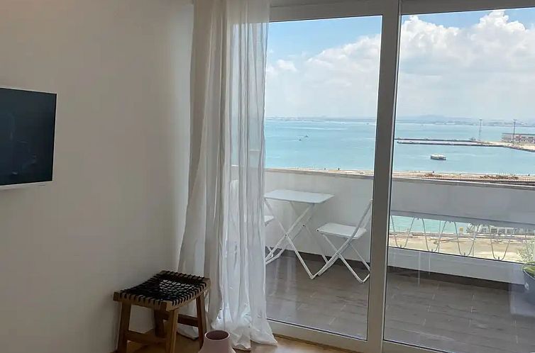 Modern appartement rivier uitzicht