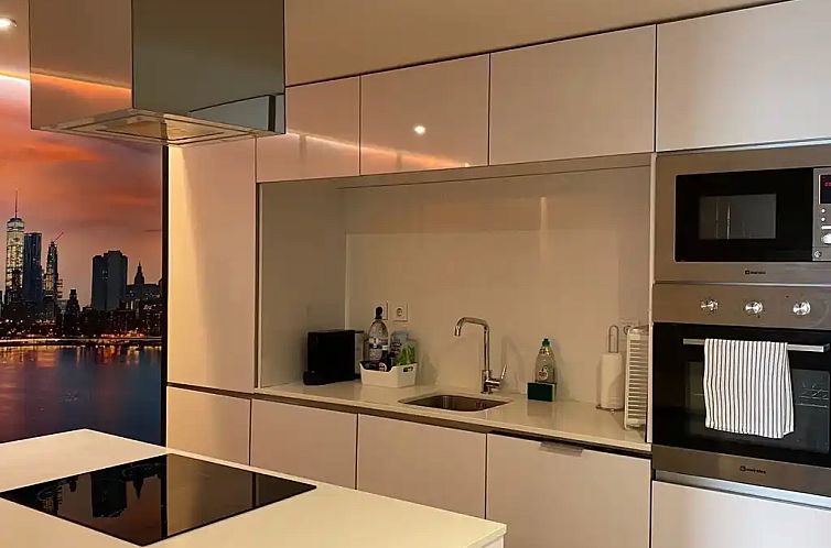 Modern appartement rivier uitzicht