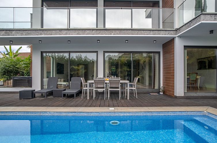 Vakantiehuis Ferienvilla "Gold Villa" mit eigenem Pool