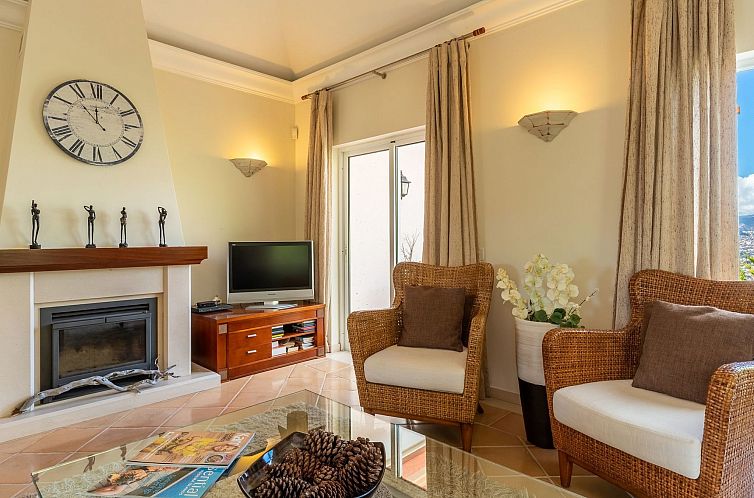 Appartement Elegante Ferienwohnung mit Gemeinschaftspool und