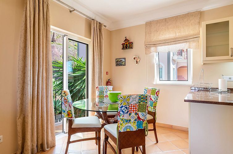 Appartement Elegante Ferienwohnung mit Gemeinschaftspool und