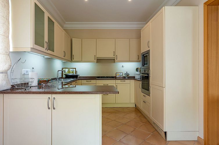 Appartement Elegante Ferienwohnung mit Gemeinschaftspool und