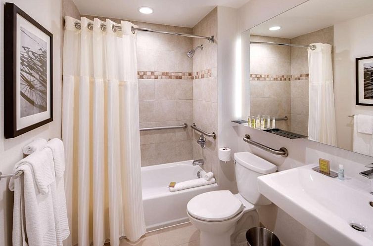 DoubleTree by Hilton Hotel & Suites Jersey City