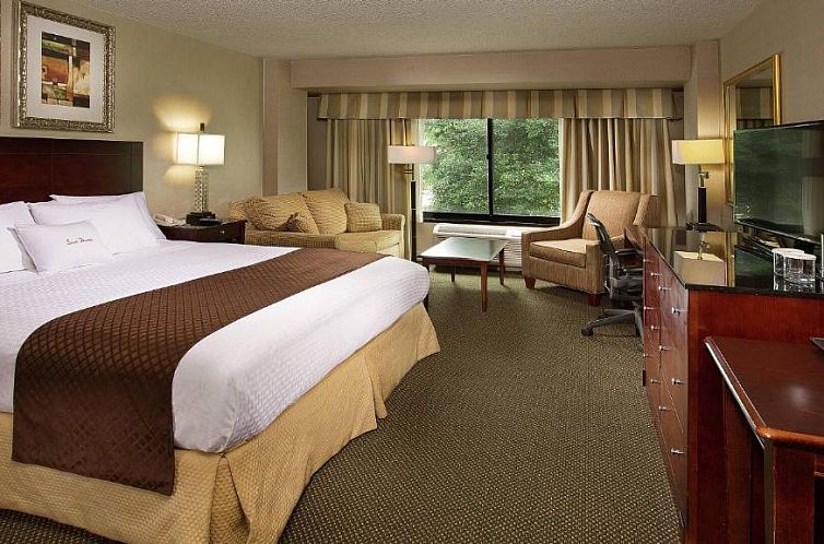 DoubleTree by Hilton Charlotte Airport
