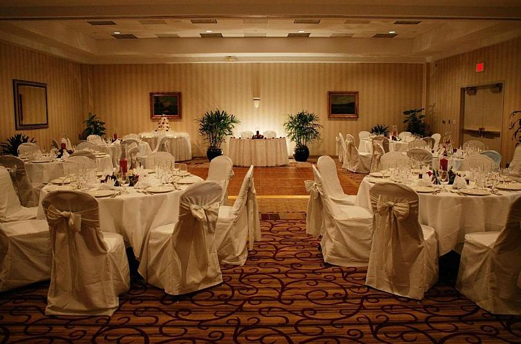 DoubleTree by Hilton Charlotte Airport
