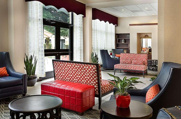 DoubleTree by Hilton Charlotte Airport