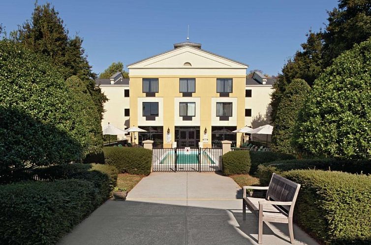 DoubleTree by Hilton Charlotte Airport