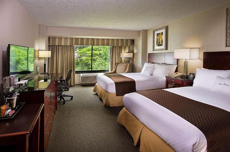 DoubleTree by Hilton Charlotte Airport