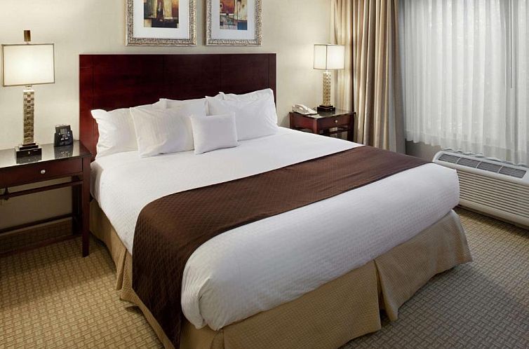 DoubleTree by Hilton Charlotte Airport