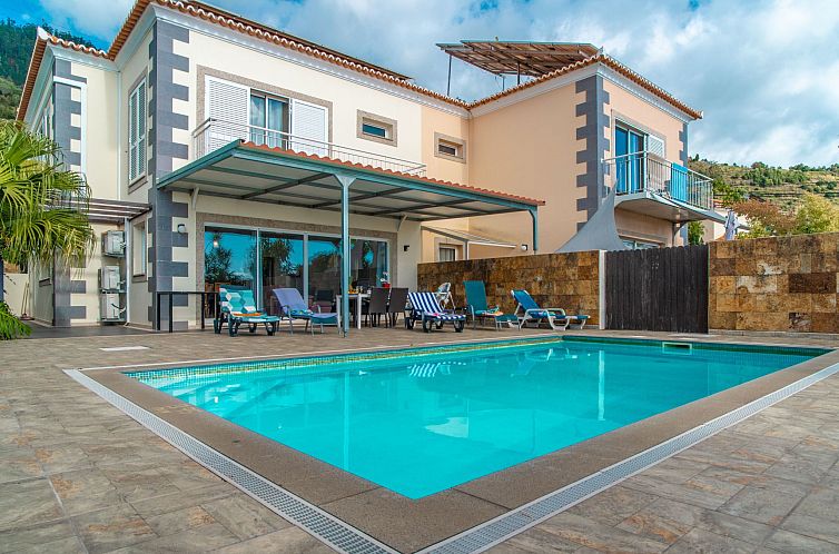 Unterkunft 1325814 - Ferienhaus Madeira - Vakantiehuis Die Villa Viola befindet sich in Arco da Calhet