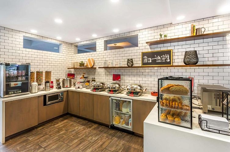 Best Western Plus Cotton Tree Inn