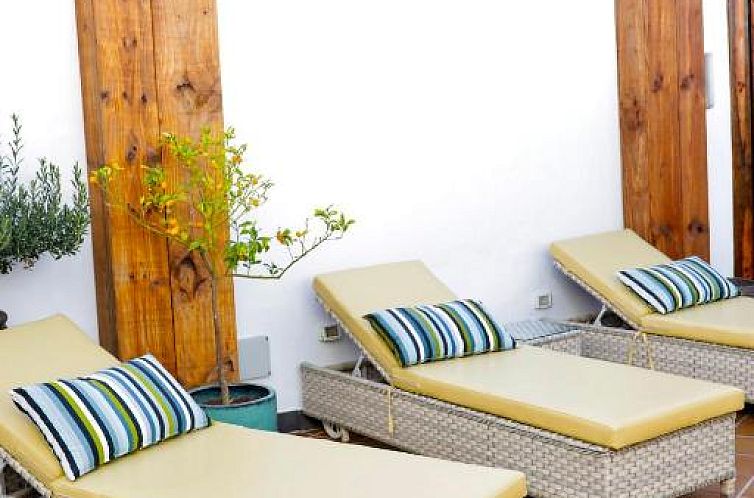 El Charco Suites