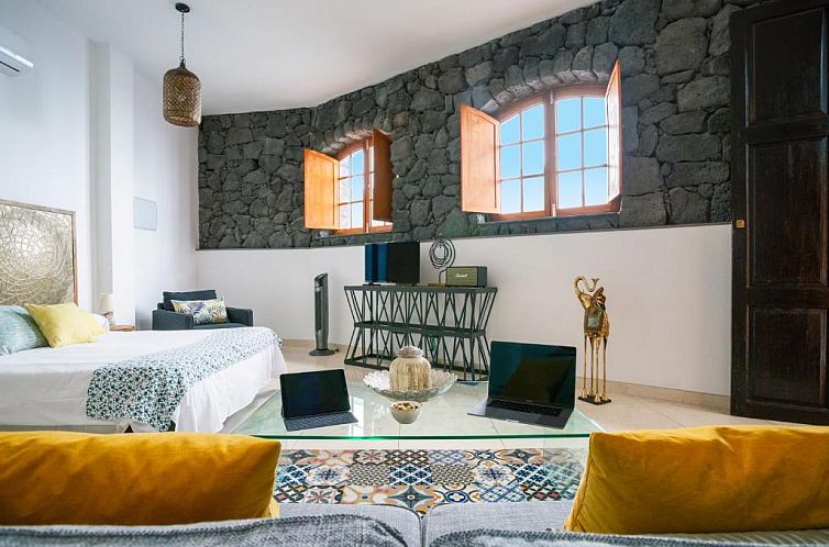 El Charco Suites
