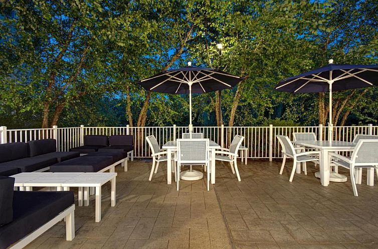 Hampton Inn & Suites Yonkers
