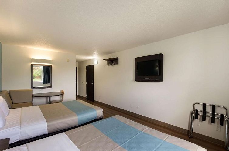 Motel 6-Rothschild, WI