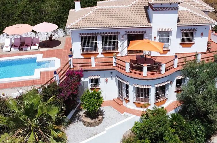 Villa Los Naranjos, pool en zeezicht