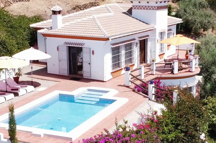 Villa Los Naranjos, pool en zeezicht