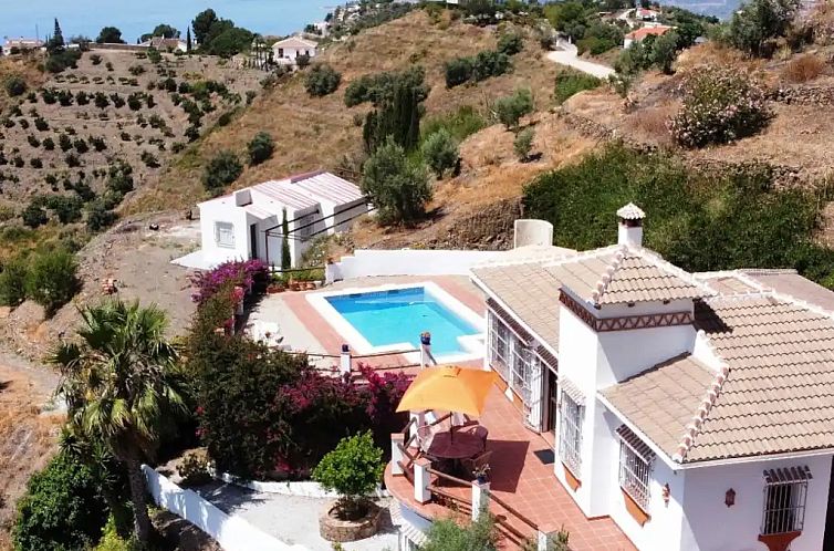Villa Los Naranjos, pool en zeezicht