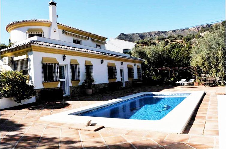 Ferienhaus Casa Siempre Verde in Alcaucin, Andalusien, mit privatem Pool und schoener Bergkulisse.